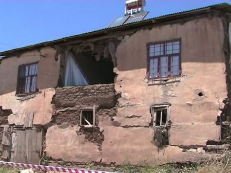 Elazığ'daki Deprem Zayıf Binalarda Hasara Yol Açtı