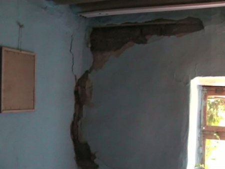 Elazığ'daki Deprem Zayıf Binalarda Hasara Yol Açtı