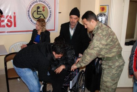 Elbistan İlçe Jandarma'dan engelli vatandaşlara tekerlekli sandalye