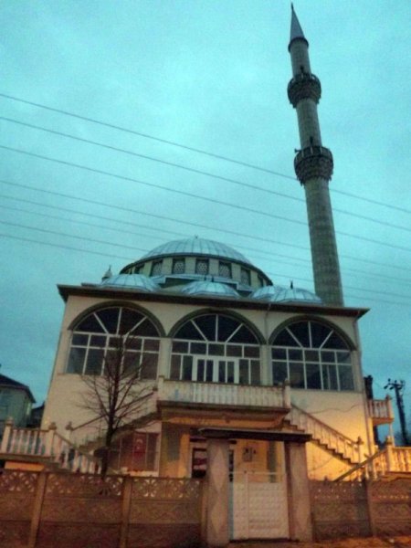 Elektriği kesilen camide ezan sesi de sustu