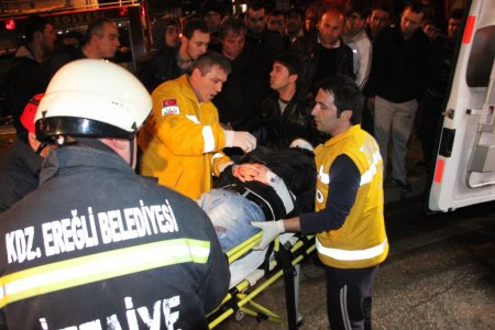 Elektrik direğine çarpan sürücü ağır yaralandı