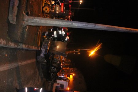 Elektrik direğine çarpan sürücü ağır yaralandı