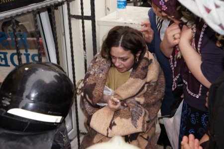 Elektrik sobasından çıkan yangın paniğe yol açtı