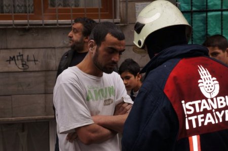 Elektrik sobasından çıkan yangın paniğe yol açtı
