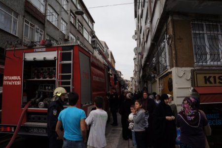 Elektrik sobasından çıkan yangın paniğe yol açtı