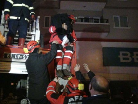 Elektrik trafosundan çıkan yangın korkuttu