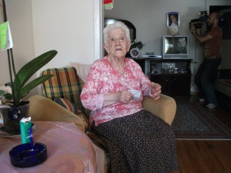 ‘elektrikçiyiz’ Deyip, 96 Yaşındaki Kadının Maaşını Çaldılar