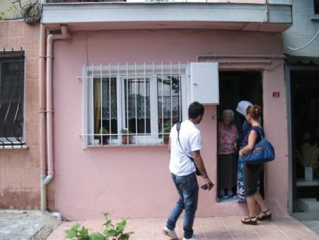 ‘elektrikçiyiz’ Deyip, 96 Yaşındaki Kadının Maaşını Çaldılar