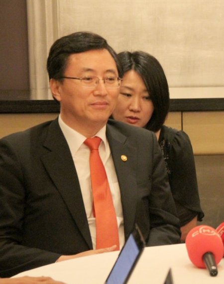 Elektrikler Kesilince Bakan İstifa Etti