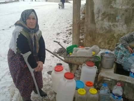 Elektrikleri Kesilen Köylüler Kış Ortasında Susuz Kaldı