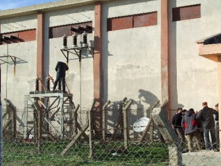 Elektriksiz Kalan Gökçeada'da, Alay Komutanlığı Ekmek Dağıttı