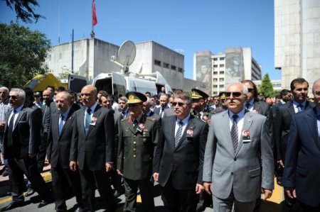 Elif Bebek, Şehit Babasını Babalar Gününde Son Yolculuğuna Uğurladı