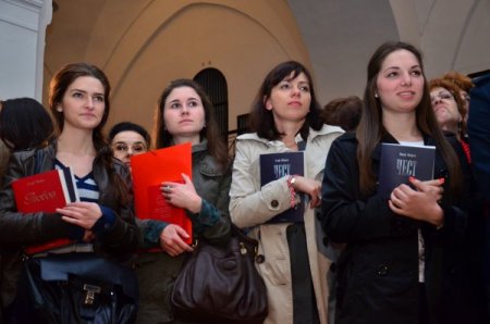 Elif Şafak’ın 'Aşk’ı Bulgaristan’da bir numara