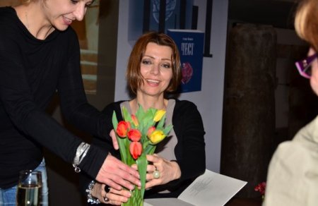 Elif Şafak’ın 'Aşk’ı Bulgaristan’da bir numara