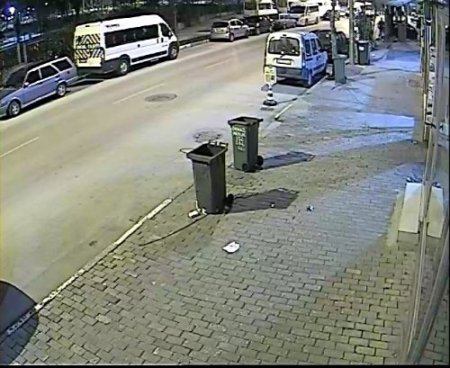 Elinde kazmayla geldi, 200 kiloluk kasayı çuvalla götürdü