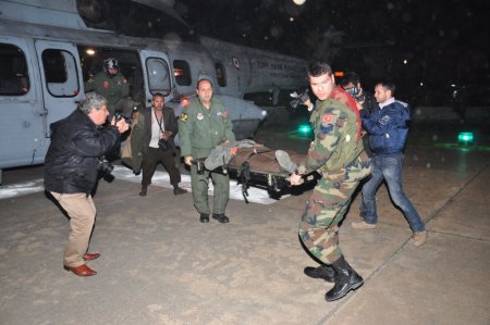 Elindeki orağı yanlışlıkla sırtına sapladı