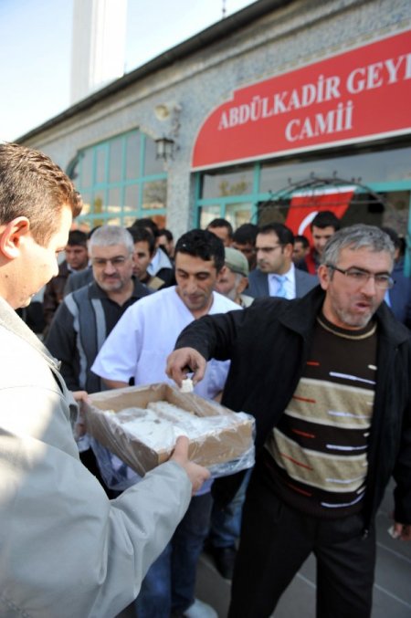 Eller, Cuma Namazında Şehitler İçin Semaya Kalktı