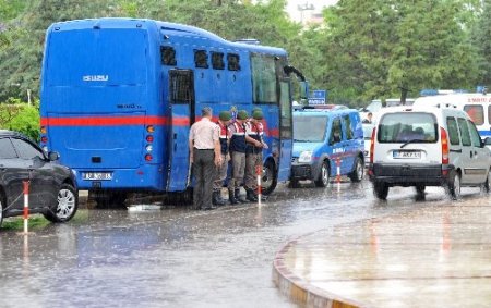 Elleri kelepçeli firar eden örgüt üyesi mahkum bulunamadı (2)