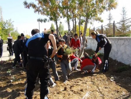 Elmadağ polisi öğrencileri uyarıyor