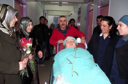 Elvander'den Kadın Hastalara Ziyaret