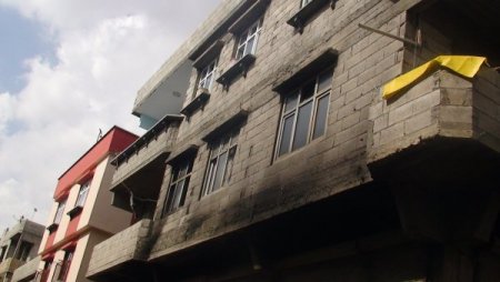 Elyaf deposunda yangın çıktı, üst katlardaki 2 kız kardeş dumandan öldü