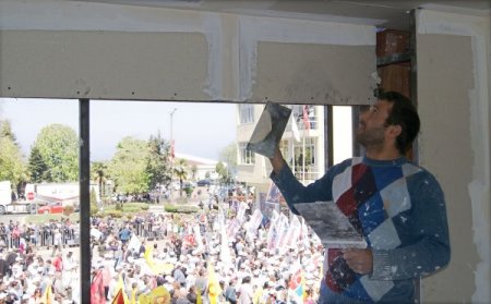 'Emeğin Bayramı Olmaz' Deyip Çalışmaya Devam Etti