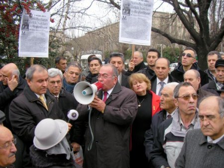 Emekli Astsubaylar Özlük Hakları İçin Meclis Önünde Eylem Yaptı