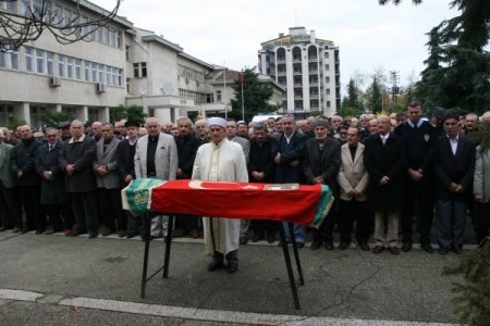 Emekli başkomiser son yolculuğuna uğurlandı