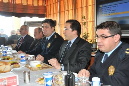 Emekli Emniyet Mensupları Yemekte Buluştu