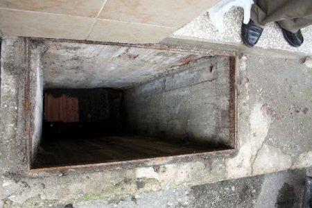 Emekli İmam, Kapağı Çalınan Rögara Düştü