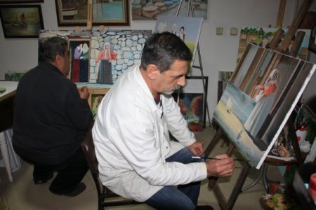 Emekli işçilerden 'Kadın, Yaşam ve Sevgi' konulu resim sergisi