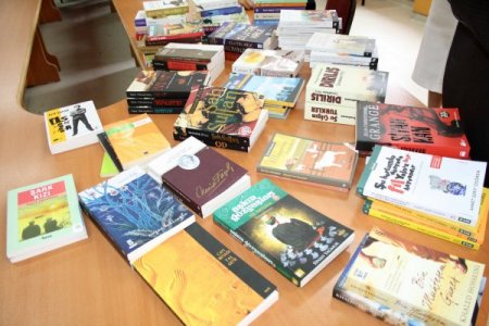 Emekli Jandarma Komutanından okula kitap bağışı