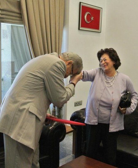 Emekli Öğretmen Bütün Birikimini Anaokuluna Bağışladı