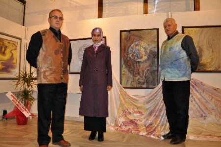 Emekli Öğretmen Dünyanın En Büyük Umaş Ebrusunu Yaptı