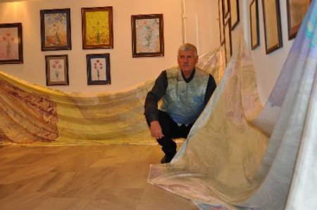 Emekli Öğretmen Dünyanın En Büyük Umaş Ebrusunu Yaptı