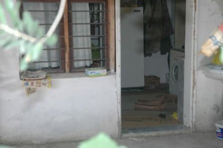 Emekli Öğretmen Evinde Ölü Bulundu