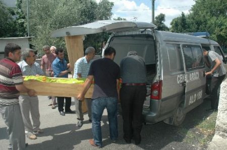 Emekli Öğretmen Evinde Ölü Bulundu