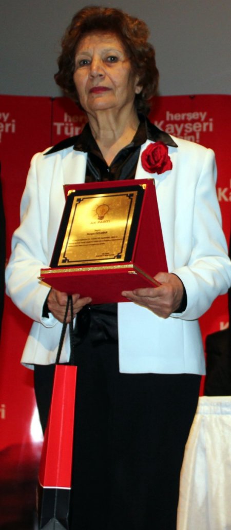 Emekli öğretmen Özdamar: Öğrencilerimin en vefalısı Abdullah Gül