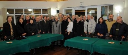 Emekli Öğretmenlerden Bozbey'e Plaket