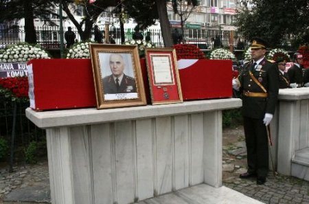 Emekli Orgeneral Orhan Yiğit, Askeri Törenle Son Yolculuğuna Uğurlandı