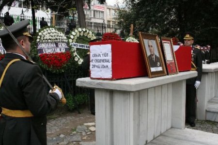 Emekli Orgeneral Orhan Yiğit, Askeri Törenle Son Yolculuğuna Uğurlandı