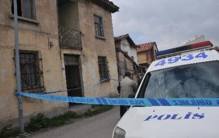 Emekli polis, 20 yerinden bıçaklanarak öldürüldü