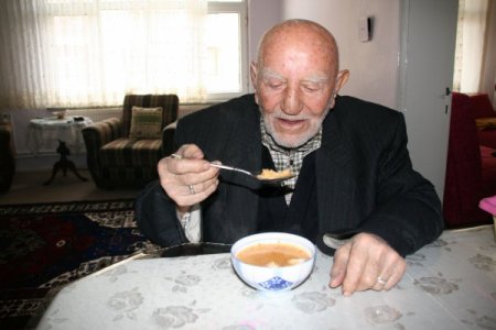 Emekli Polis, Asırlık Yaşamını Çorbaya Borçlu