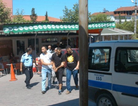 Emekli Polisi Öldürdükleri İleri Sürülen İki Zanlı, Tutuklandı