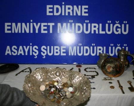 Emekli profesörün antika eşyalarını çalan hırsızlar yakalandı