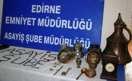 Emekli profesörün antika eşyalarını çalan hırsızlar yakalandı