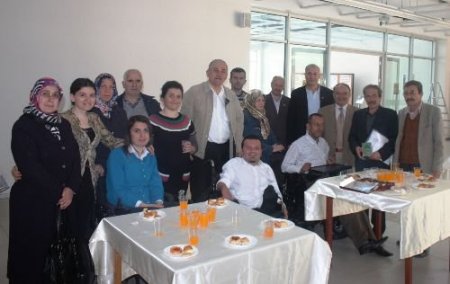 Emekliler Birlik Oldu, Engellilere Akülü Sandalye Aldı