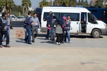 Emeklilik vaadiyle 30 kişiyi dolandırmışlar