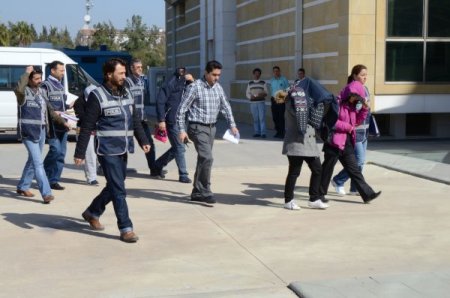 Emeklilik vaadiyle 30 kişiyi dolandırmışlar