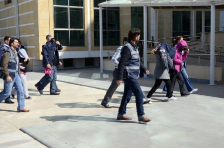 Emeklilik vaadiyle 30 kişiyi dolandırmışlar